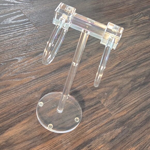 Contemporary Style Standing Acrylic Towel/Other Holder w/ Rings NEW - Picture 1 of 7